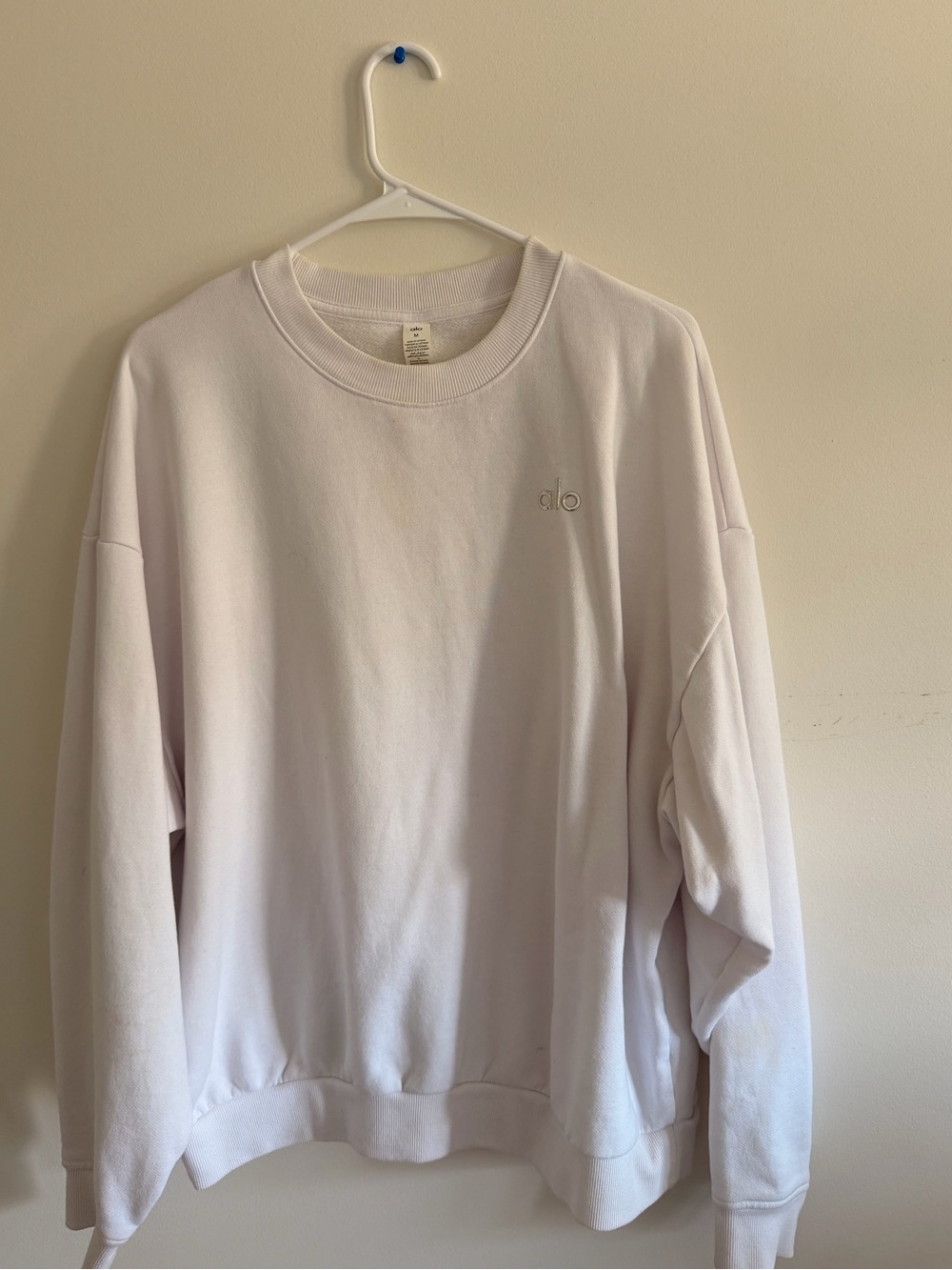 ALO Yoga White Crewneck Sweatshirt with Silver Logo Hardware